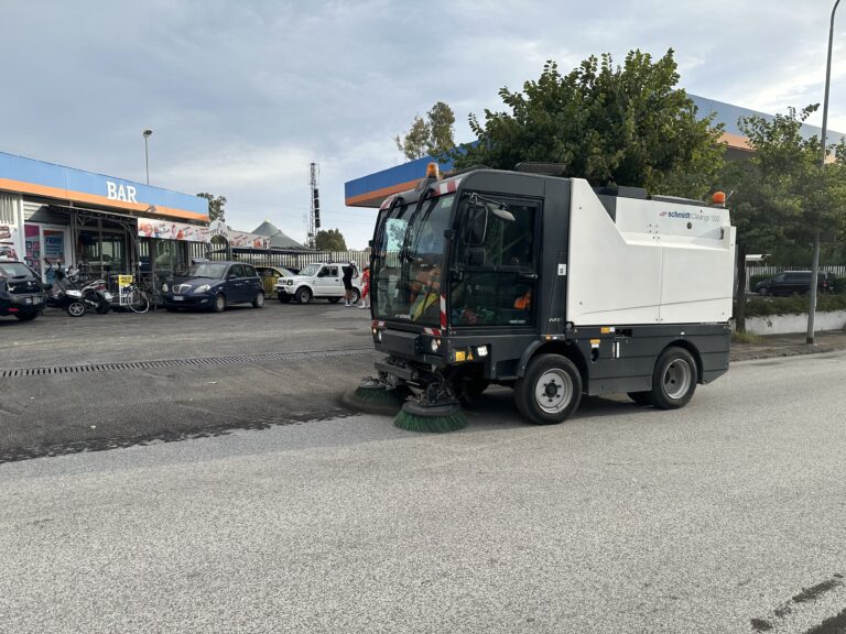 Etna, a Taormina avviate operazioni di rimozione cenere vulcanica