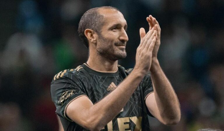 Chiellini si ritira e la Juve lo celebra