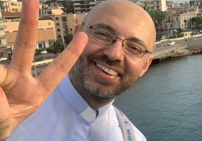 Padre Francesco, ondata di affetto dei fedeli di Taormina e Letojanni: “Forza, ti aspettiamo”