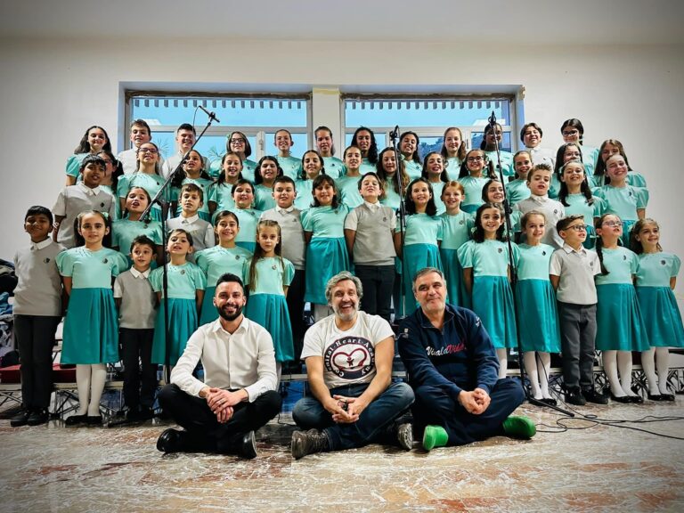 Insinna e il Piccolo Coro Città di Taormina dicono No alla chiusura del Ccpm