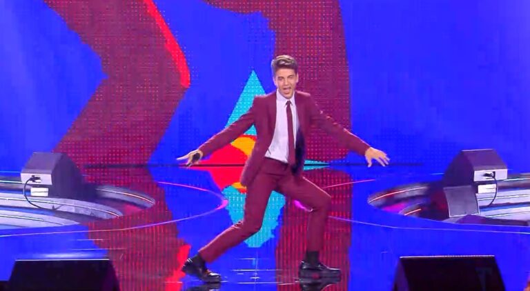 Samuele Spina one man show, scena incredibile a “Io Canto Generation”