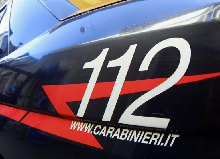 Ruba 200 euro di superalcolici e viene arrestato