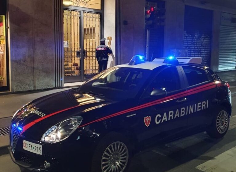 Maltrattamenti in famiglia e minaccia: 57enne in manette