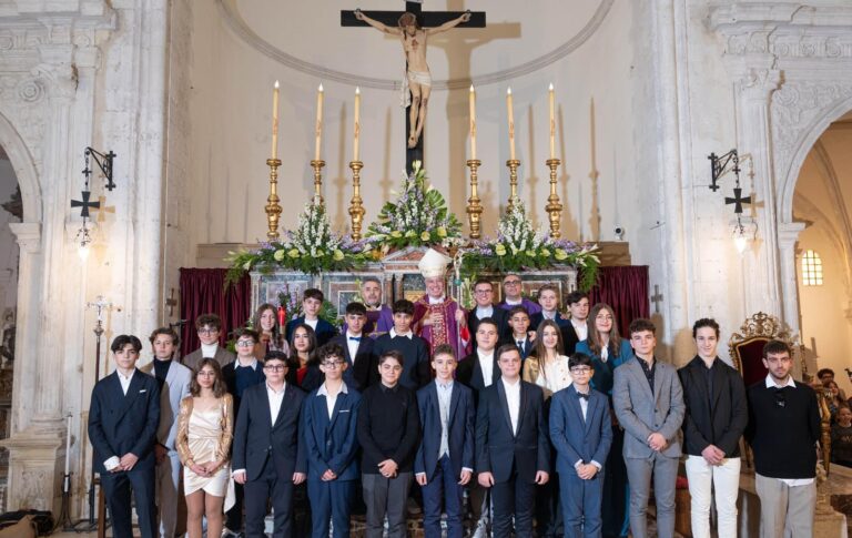 A Taormina 24 ragazzi/e hanno ricevuto la Cresima