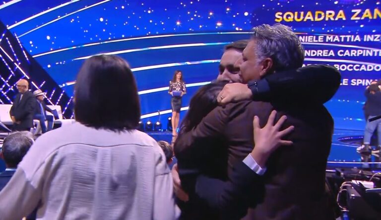Carola e Samuele finalisti: i genitori piangono, lo studio è una bolgia