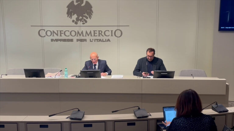 Gli italiani spenderanno 8 mld per i regali di Natale