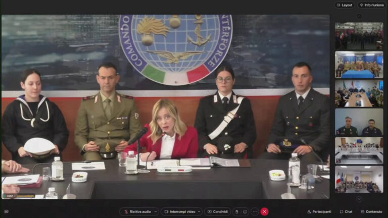 Meloni ai militari all’estero: “Lavoriamo per l’Italia”