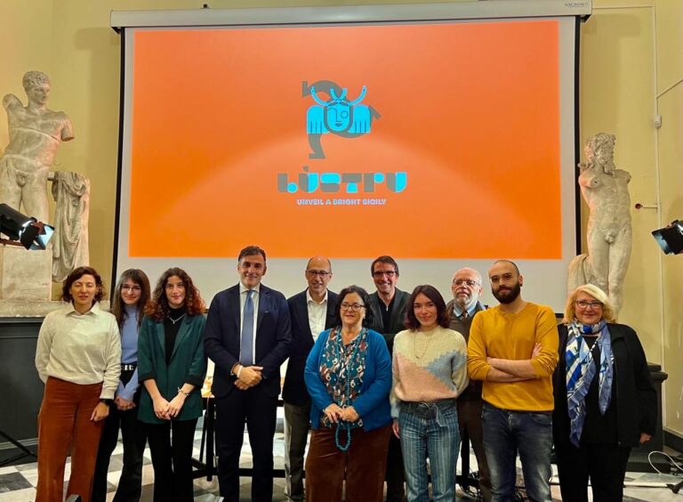 “Lùstru” logo Sicilia alle fiere. Tamajo: “Grazie all’Accademia di belle arti” “Lùstru” logo Sicilia alle fiere. Tamajo: “Grazie all’Accademia di belle arti”