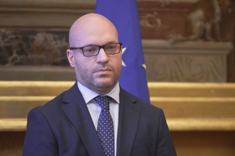 Fontana: “La diplomazia è la strada per costruire una pace giusta”