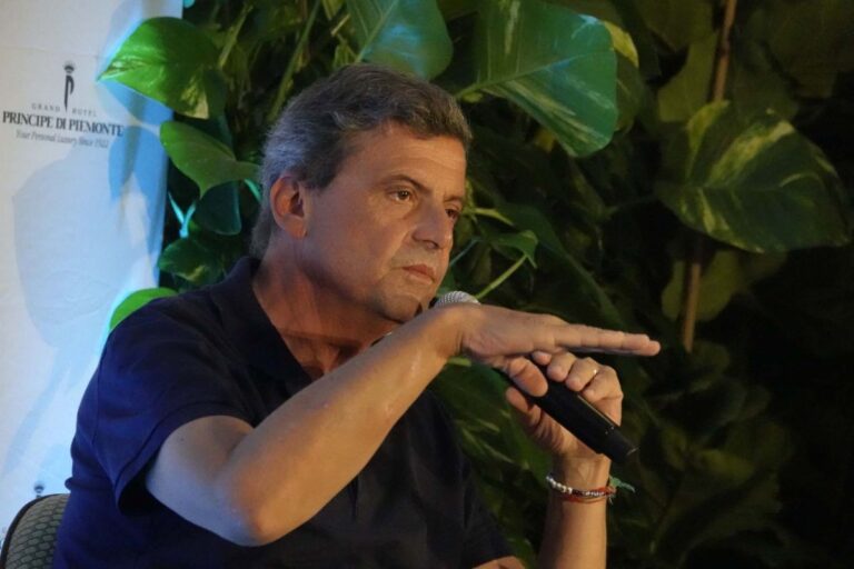 Calenda: “Politica salariale e industriale fuori da agenda governo”
