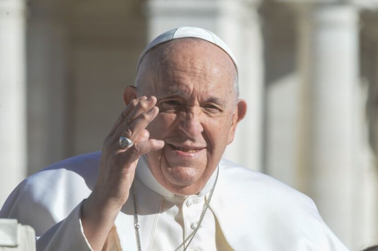 Papa Francesco: “La guerra è una pazzia e una sconfitta”