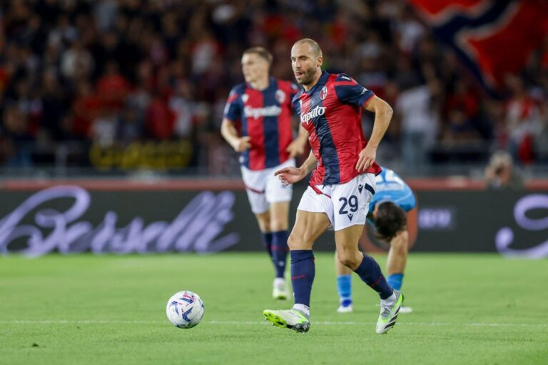 De Silvestri salva in extremis il Bologna, 1-1 con il Genoa De Silvestri salva in extremis il Bologna, 1-1 con il Genoa