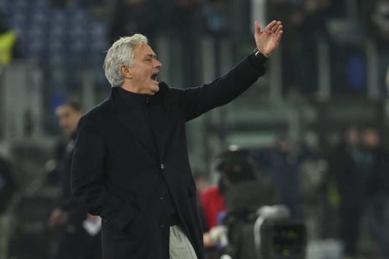 Mourinho: “Roma a -4 dalla Champions, ma deve fare di più” Mourinho: “Roma a -4 dalla Champions, ma deve fare di più”