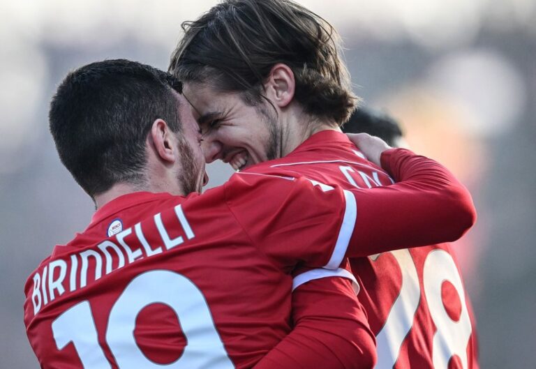 Il Monza piega 1-0 il Sassuolo, crisi per i neroverdi Il Monza piega 1-0 il Sassuolo, crisi per i neroverdi