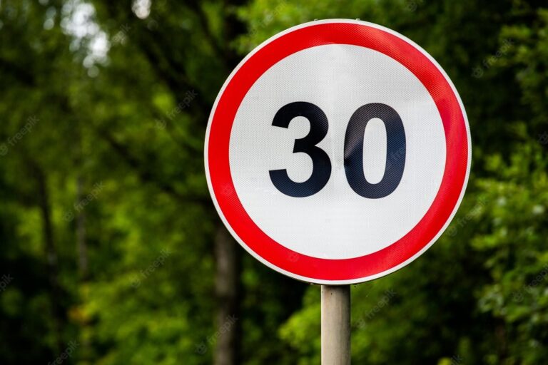 Limite di velocità a 30 km/h? Utopia all’italiana Limite di velocità a 30 km/h? Utopia all’italiana