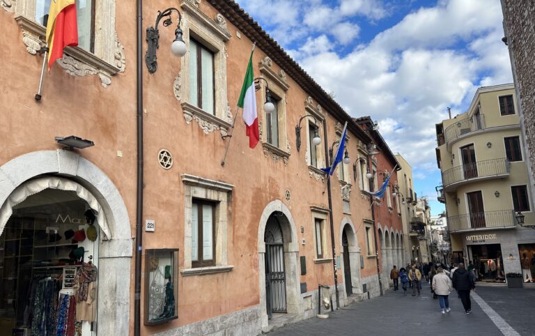 Giunta di Taormina approva atto di indirizzo per stabilizzare Asu