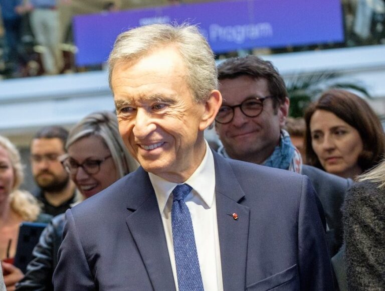 Arnault sorpassa Zuckerberg, ora è il terzo uomo più ricco del mondo
