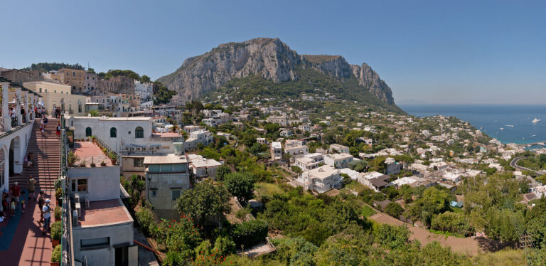 Turismo e lusso, Capri “avverte” Taormina: occhio alla commedia