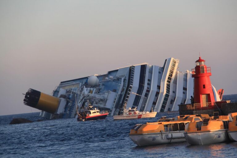 Costa Concordia, 12 anni fa il naufragio con 32 vittime