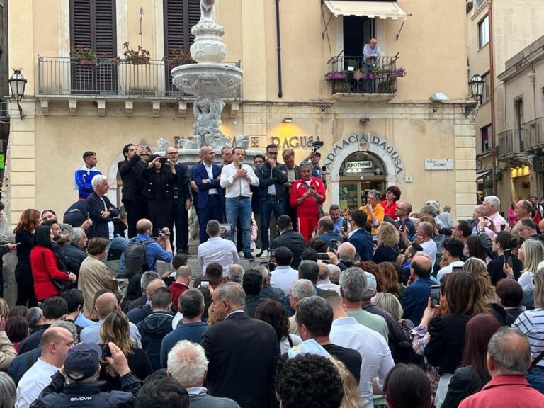 Nasce il Comitato di Liberazione del sindaco di Taormina: al via le trattative per il rilascio