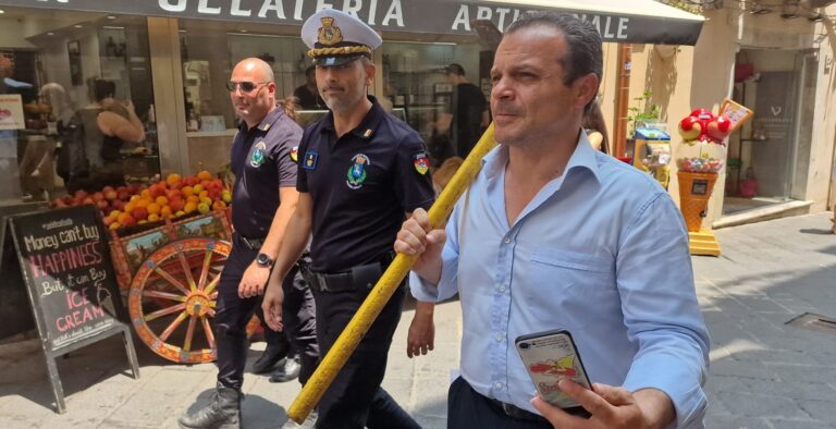 Non solo tributi: De Luca ce l’ha di nuovo con Rambo?