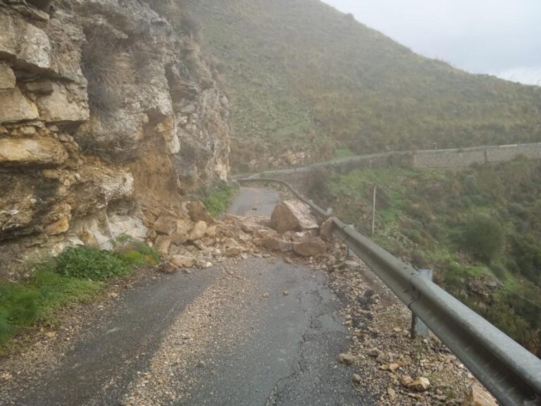 Maltempo, emergenza frane a Castelmola