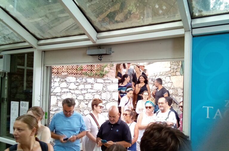 La staffilata degli Albergatori: “A Taormina si deve restare aperti ma la funivia chiude”