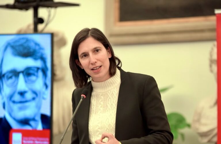 Schlein: “Basta con tele-Meloni, noi difendiamo i diritti della gente”