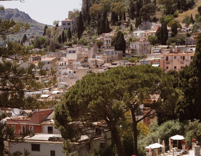 Regione stanzia 1 mln per i borghi più belli: Taormina stringe per l’adesione