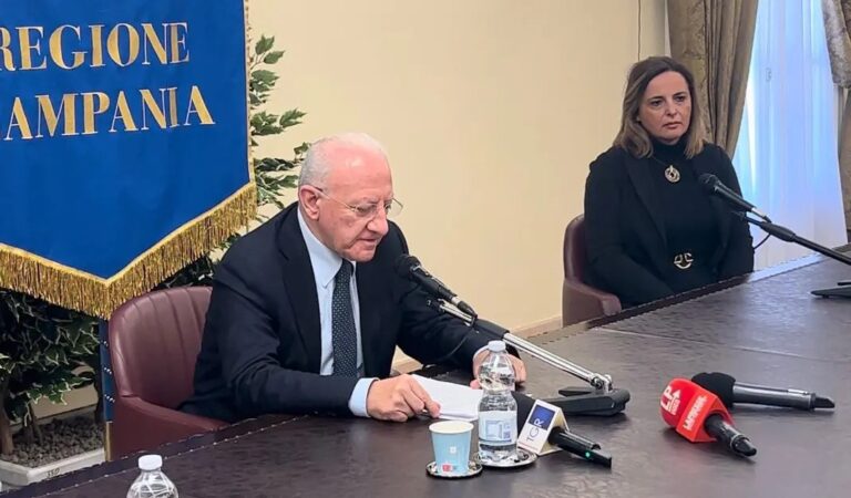 De Luca: “Chieste le dimissioni di Fitto, procederemo a denunciarlo”