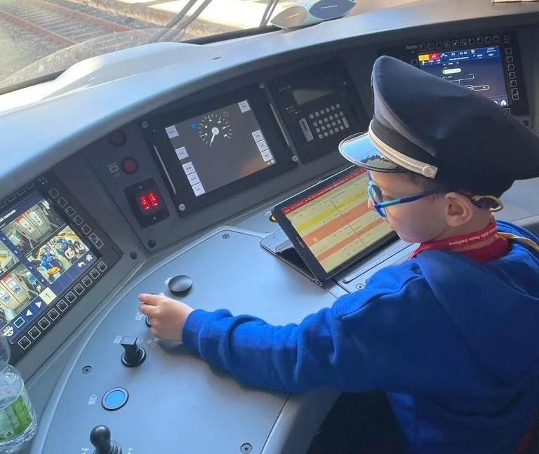 Gaetano a 5 anni capotreno da Catania a Taormina: una storia da brividi