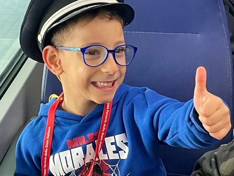 bambino guida treno 02