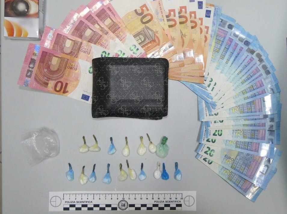 Taormina, Polizia arresta un 22enne con la droga nascosta nelle sigarette 1 droga a Taormina