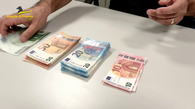 Sequestrate 663 banconote contraffatte