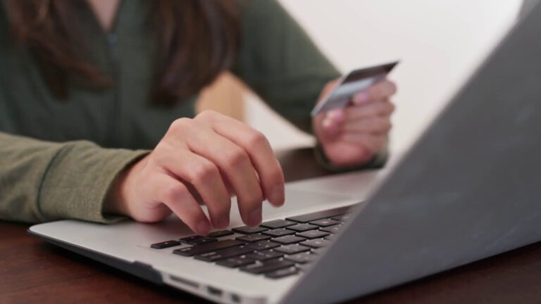 Commercio elettronico, nuove norme Ue contro le frodi Iva