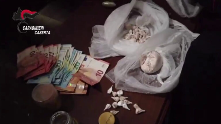Droga, maxi-operazione con 13 arresti Droga, maxi-operazione con 13 arresti