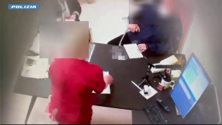Prenotazioni dietro compenso, arrestati medico e infermiera Prenotazioni dietro compenso, arrestati medico e infermiera