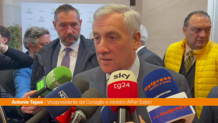 Mar Rosso, Tajani: “Difendere navi mercantili”