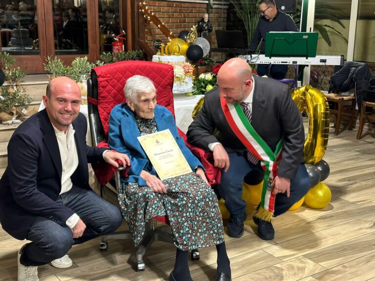 Festa grande a Taormina per i 100 anni di nonna Domenica Cascio