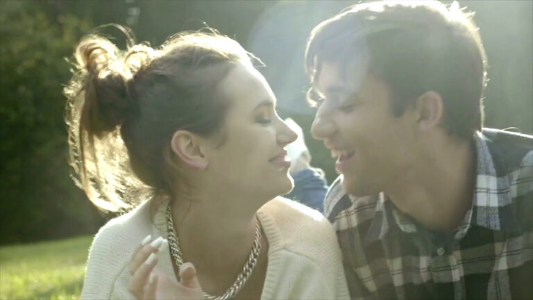 Infezioni trasmesse sessualmente, per i giovani occorre parlarne di più