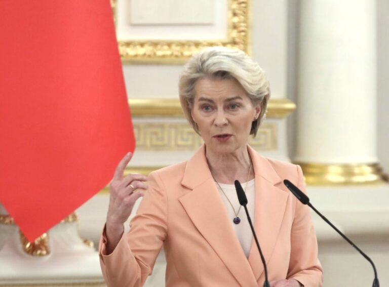 Ue, Von der Leyen: “Dobbiamo stare in guardia, serve difesa comune”