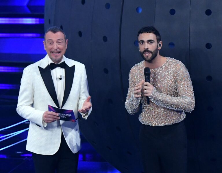Sanremo, Amadeus parte con il segno della croce. Sorpresa Ibrahimovic