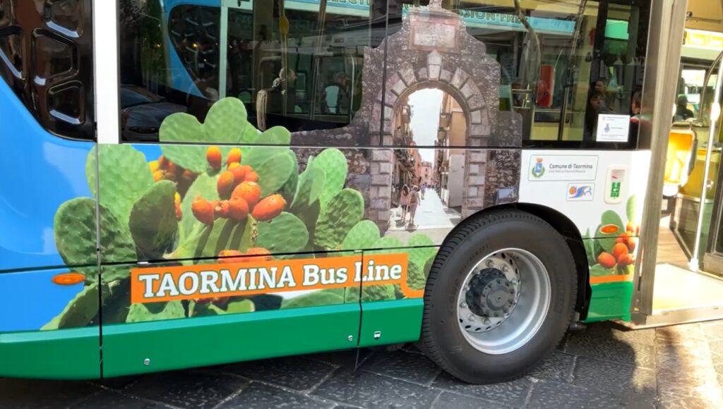 Asm Taormina, presentati 5 nuovi bus elettrici: "Presto altri 10 mezzi" 1 Asm 002
