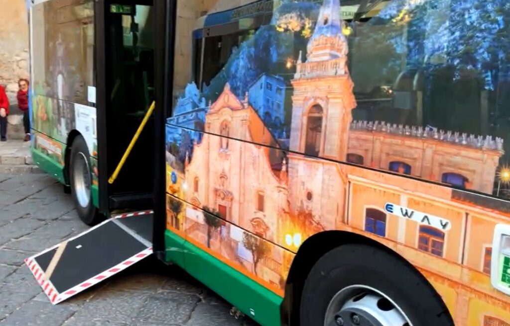 Asm Taormina, presentati 5 nuovi bus elettrici: "Presto altri 10 mezzi" 4 Asm 004