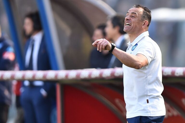 Calzona al debutto col Barça: “Niente paura, il Napoli è forte”
