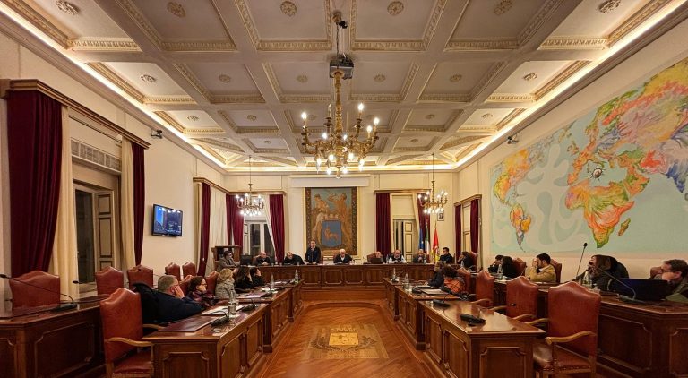 Rifiuti a Taormina, Consiglio comunale boccia la mozione sull’orario di conferimento