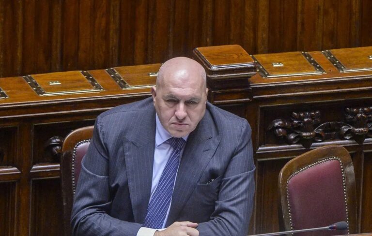 Mar Rosso, Crosetto: “Con attacchi Huthi impatti pesanti per l’Italia”