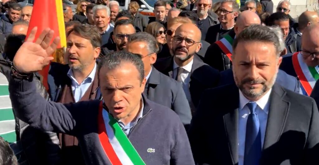 De Luca con i trattori e la sinistra: saluti a Schifani e...Taormina 2 De Luca