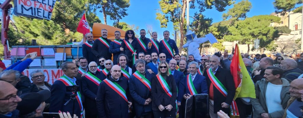 De Luca con i trattori e la sinistra: saluti a Schifani e...Taormina 3 De Luca 4 1