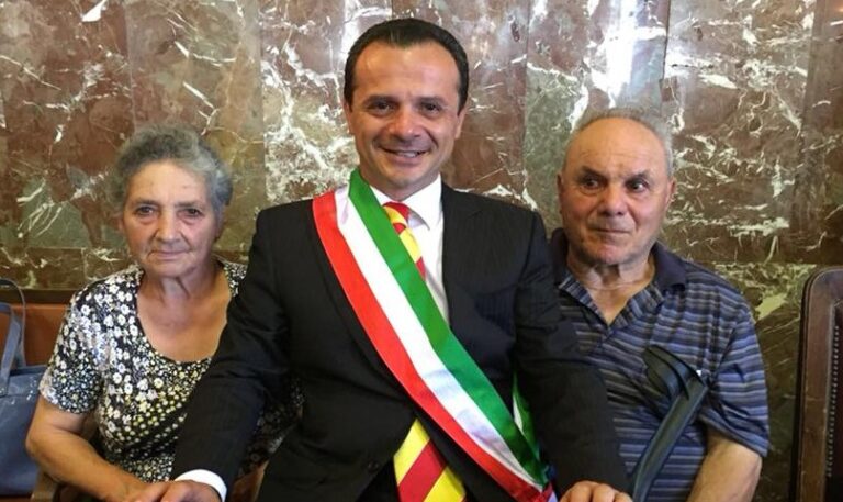 De Luca: “Papà è andato via cercando la sua compagna di vita”